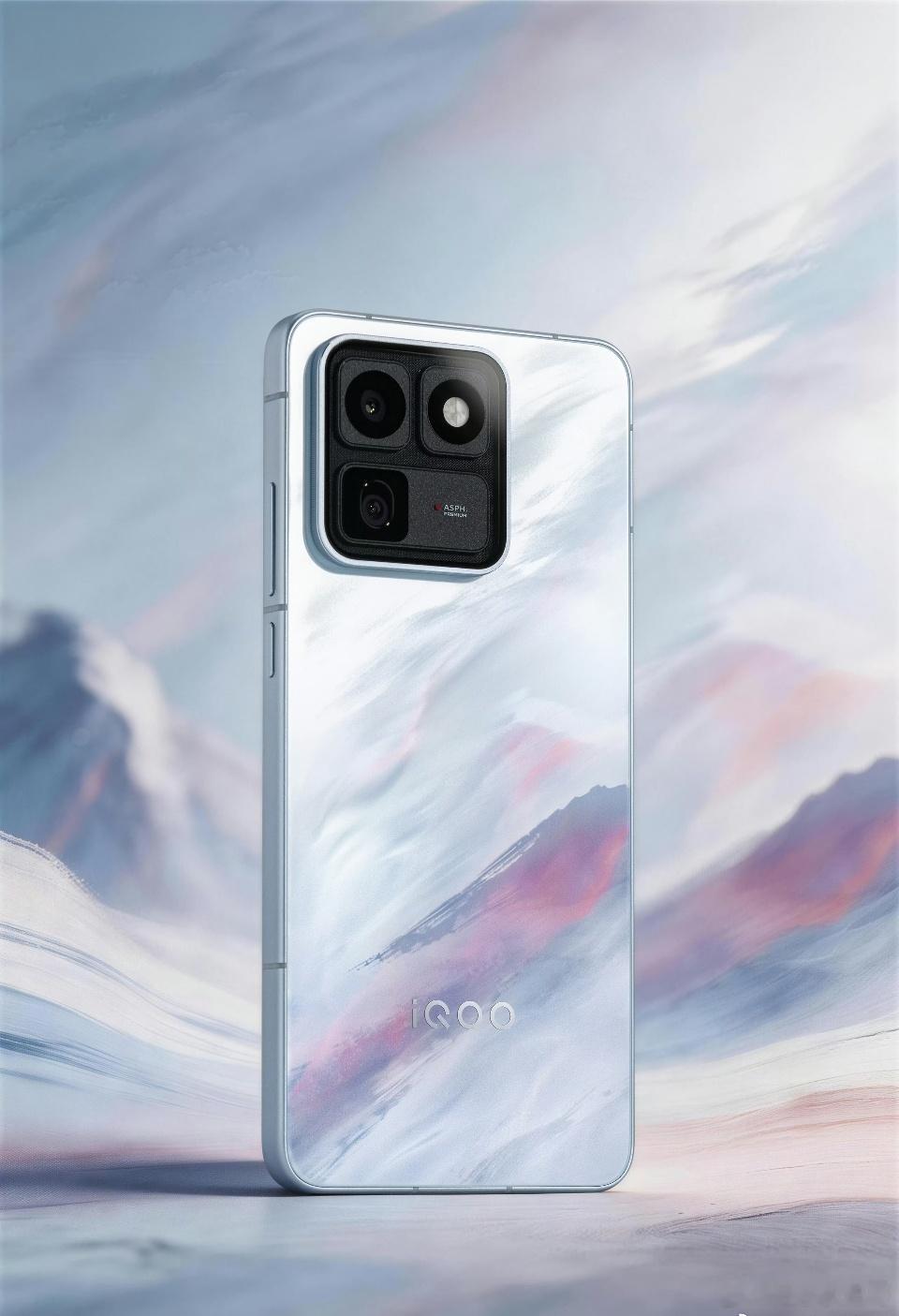 iQOO15THello各位小伙伴，看看我的小尾巴，是不是羡慕得不行？这款手机颜