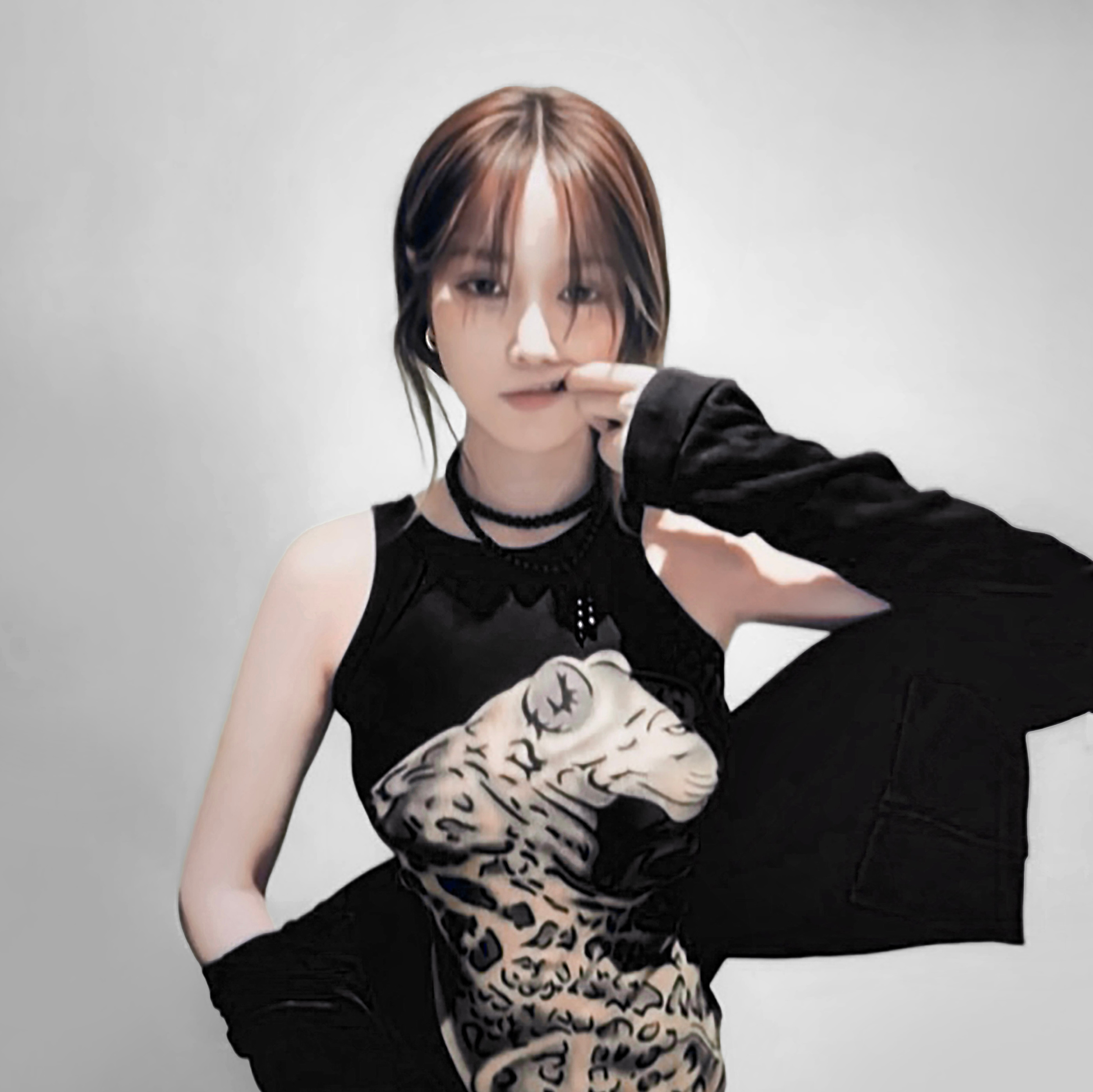 视为昼，瞑为夜  (⌒-⌒🦪 ) 这件Chamber是非常适合化浓妆的。ควา