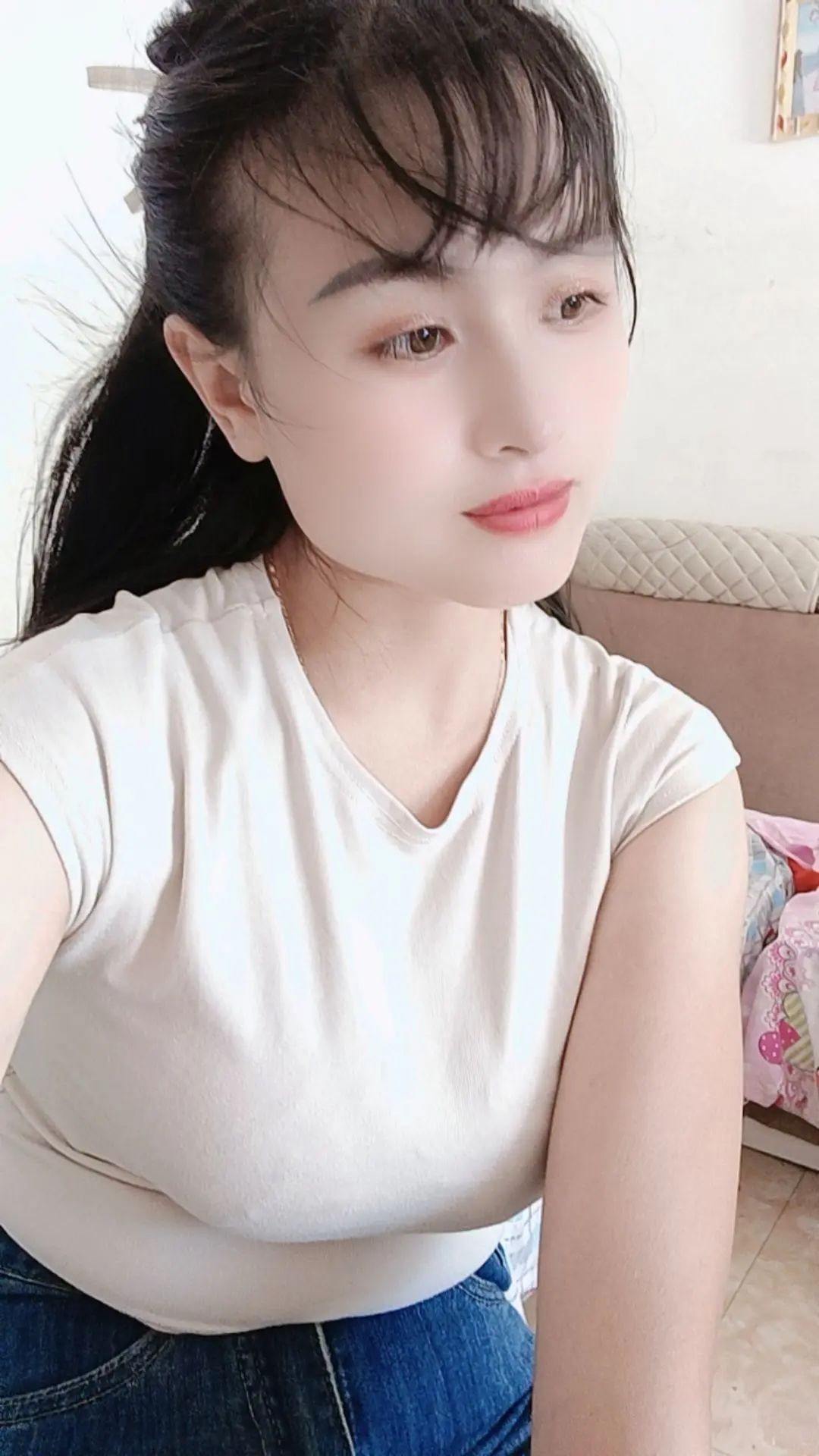 满眼都是你的人，才配得上你全部的爱，年龄何干，相貌何顾，家境何妨