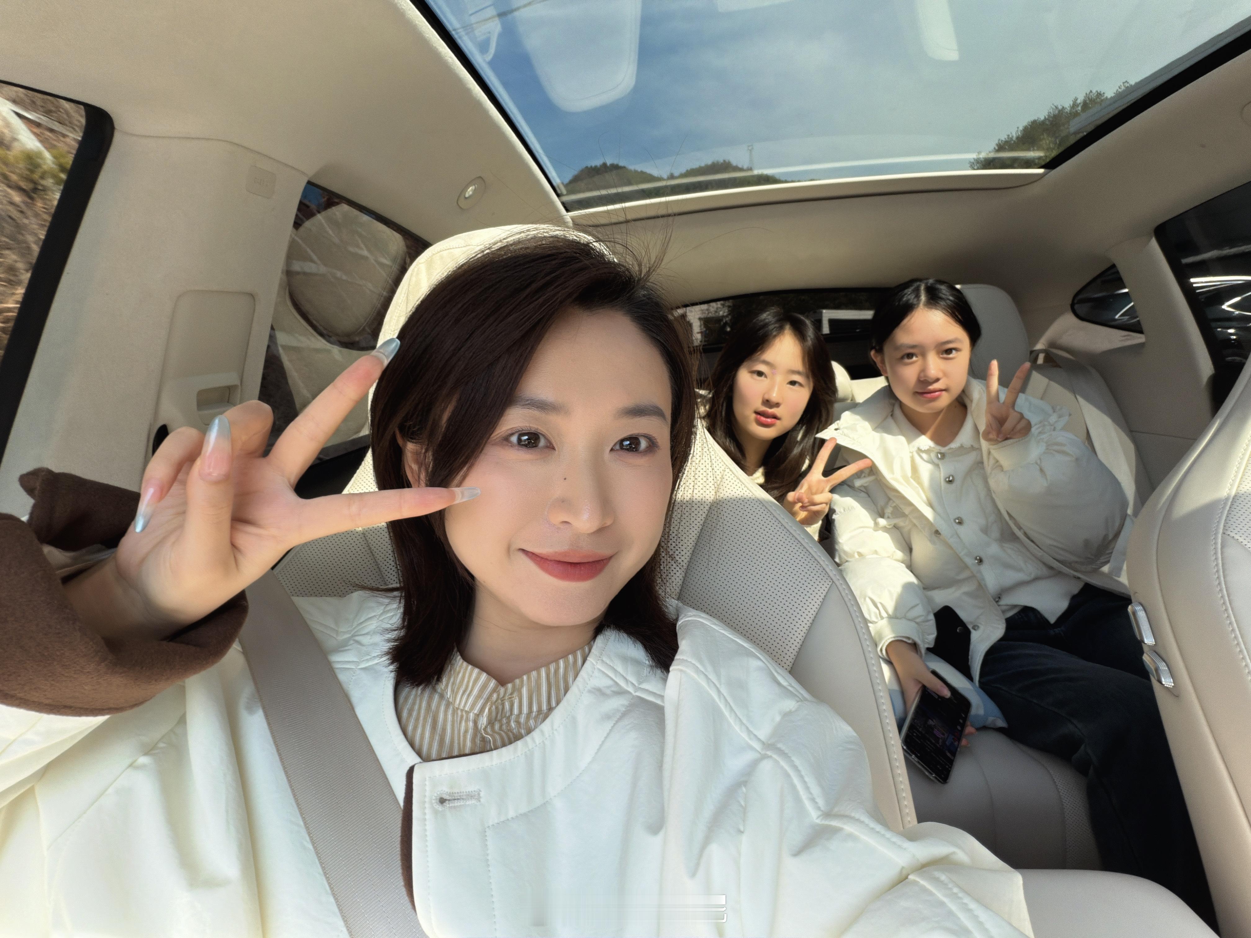 又带妹妹们去看电影了，今天看易烊千玺主演的惊蛰无声！ 