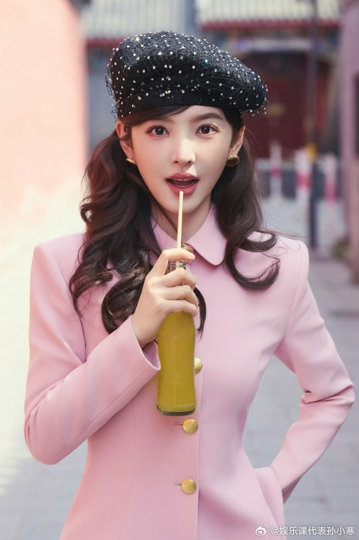 章若楠化妆华天崎章若楠粉庄庄 章若楠