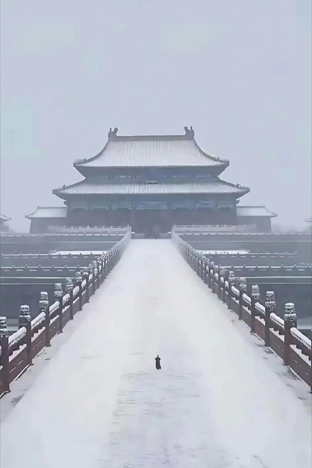 整个明朝，谁配得上这张图？ 最能与明初的朱元璋相配。他以布衣之身定鼎天下，于雪中