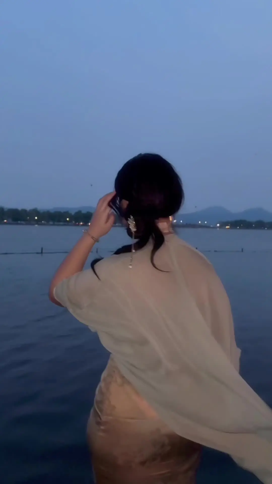 西湖水旗袍