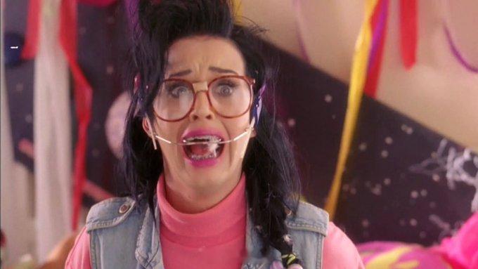 KatyPerry 15 年前，Katy Perry 发布单曲《Last Fri