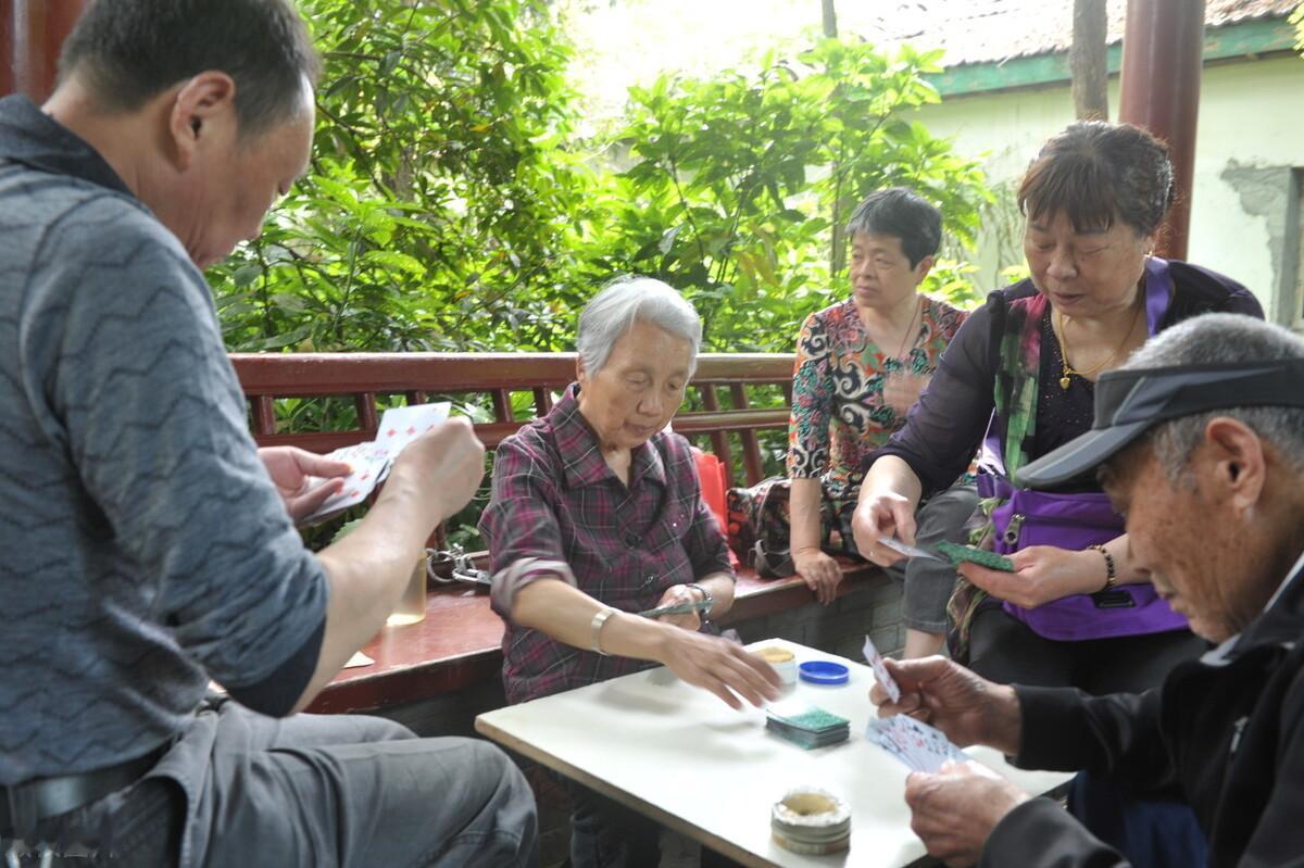 单位欠缴的养老保险可以补缴吗？
   今年58岁了，离退休也不远了。但现在有一件