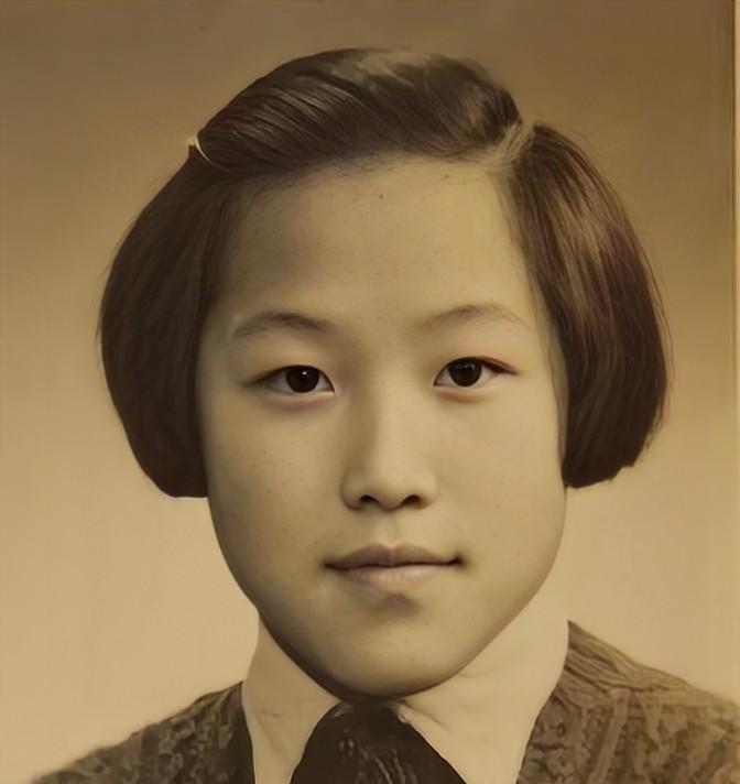 1971年，48岁目不识丁的魏老头娶了个小他10岁的女大学生，洞房花烛夜，老头刚