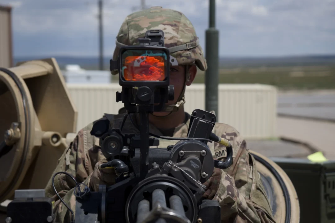 美国陆军艾布拉姆斯坦克加装迷尼岗转管机枪