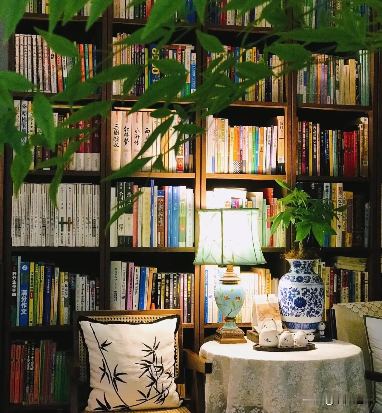 一位退休厅级干部非常现实的话：
“人老了，只剩一个人的时候，一定要记住这三件事：