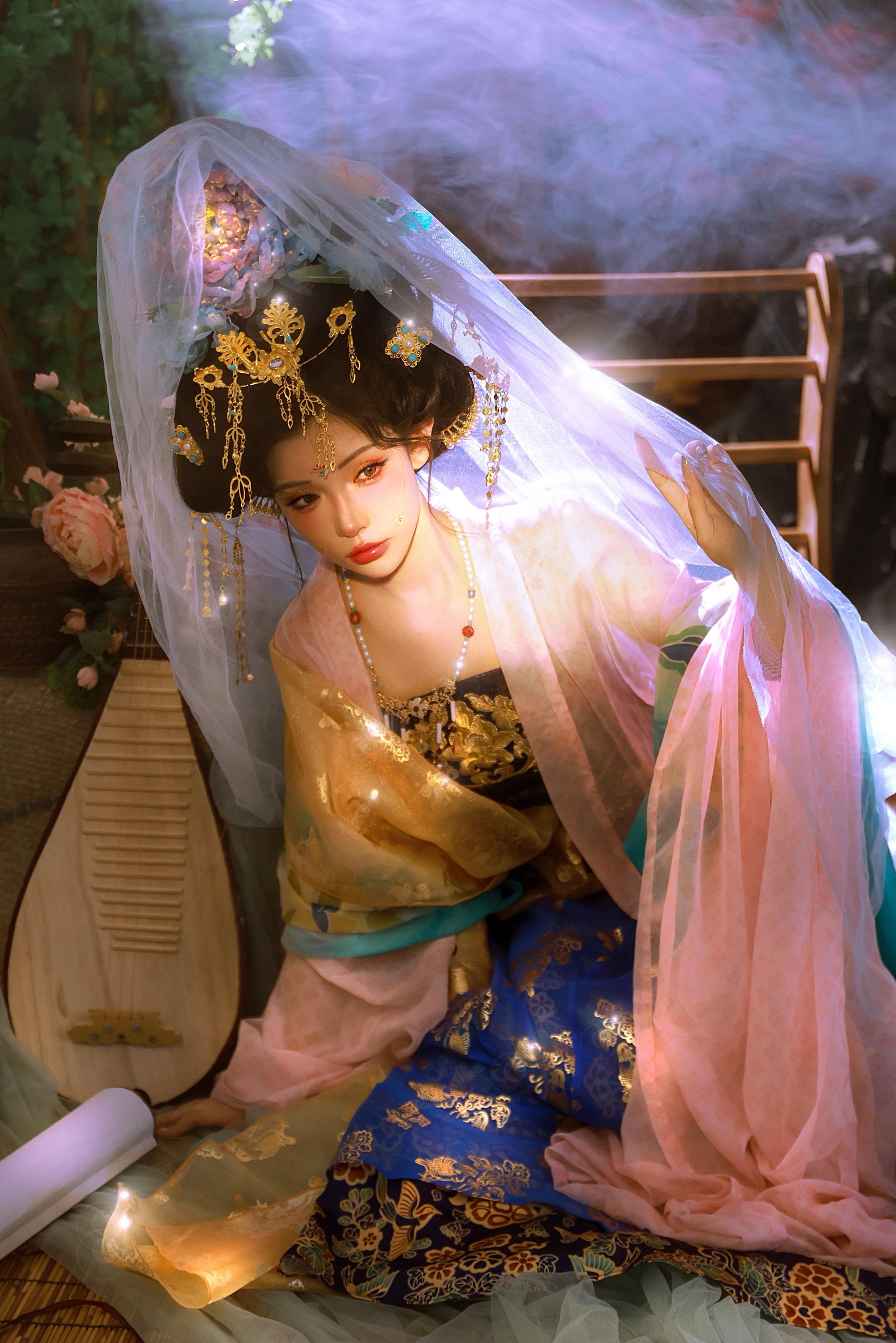 云想衣裳花想容。