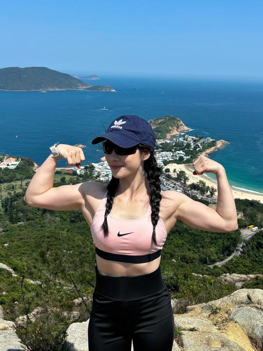 健身女徒步必拍姿势