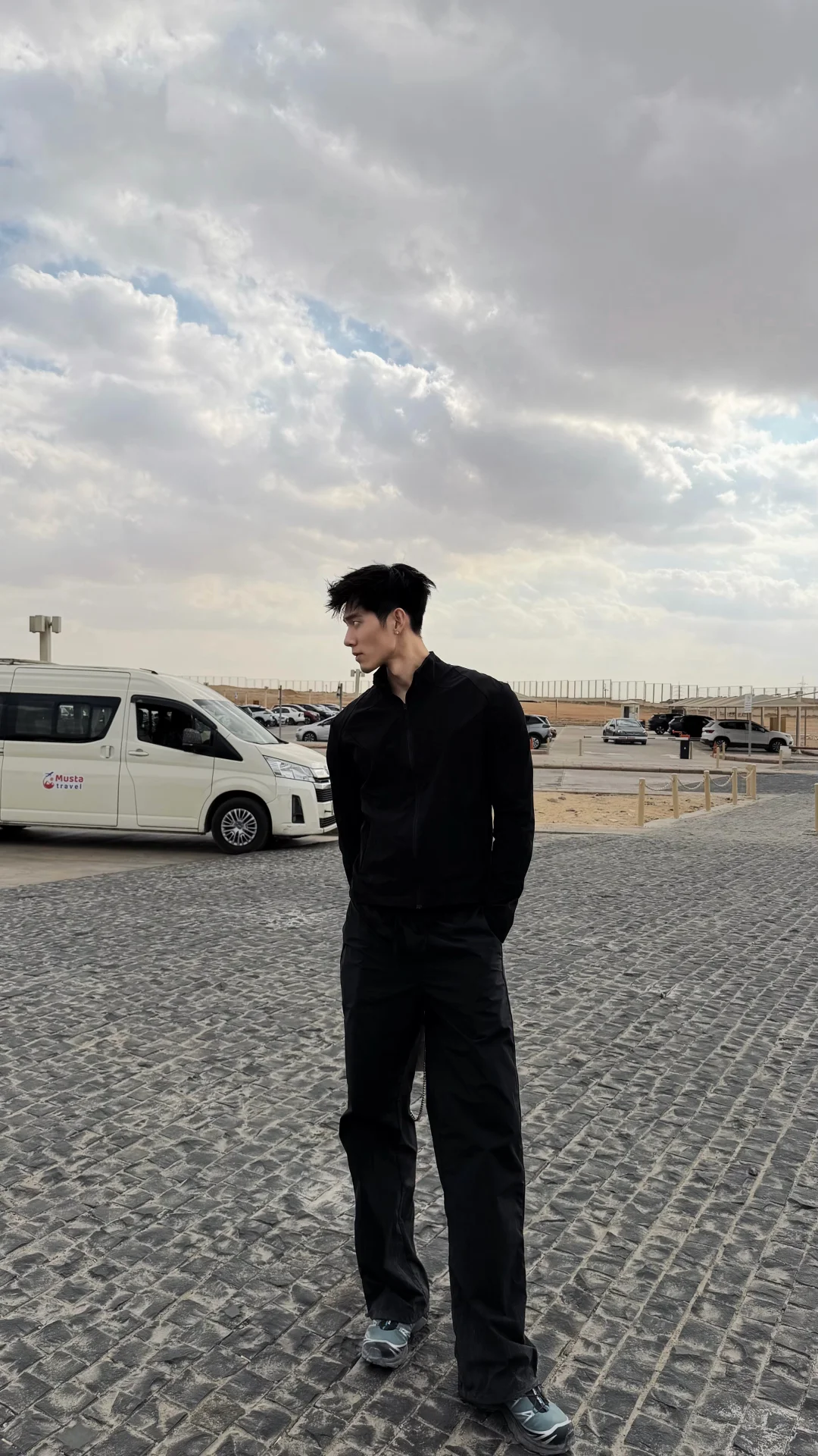 全身黑还是无敌