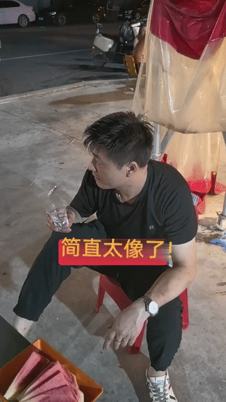真是看哭了！
这个世界上真的有两个长得一模一样的人吗？
这名男子真的长得太像已故
