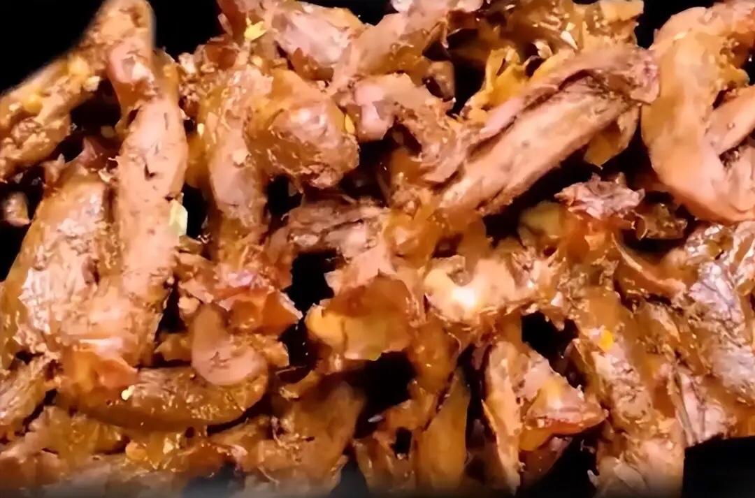 鸭货倒闭潮来了，一年倒闭5000家门店。这个跟我本来也没多大关系，我就是看个热闹