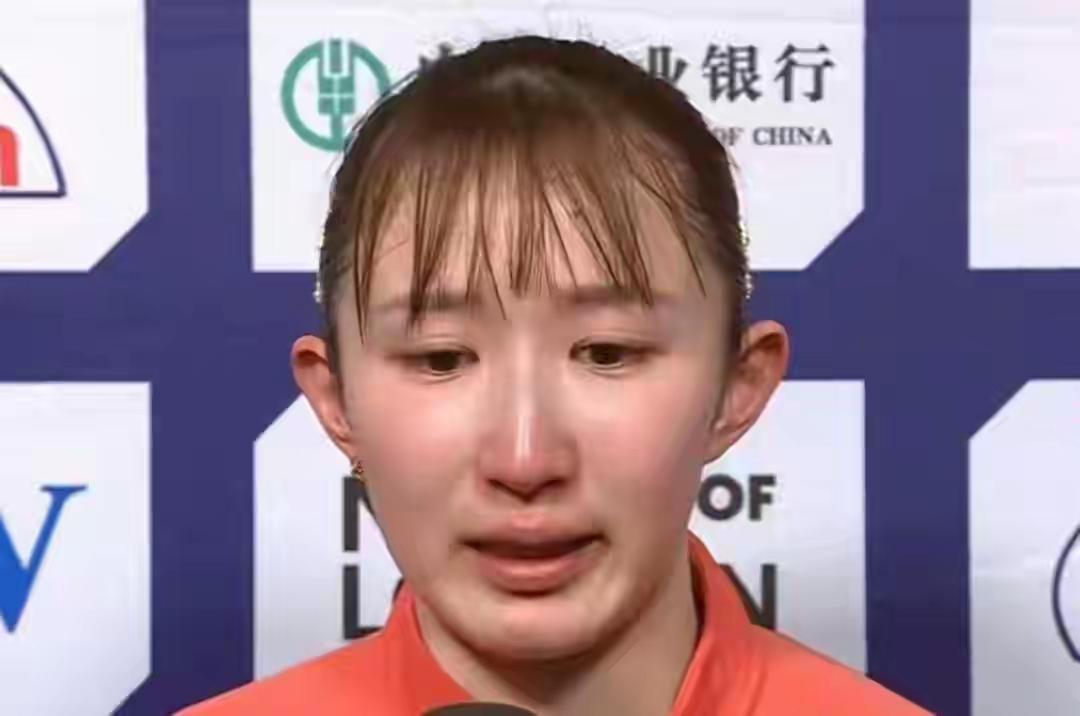 日本队拿银牌，早田又哭了。难怪啊，两盘比赛，一局未赢，昔日的头号主力，如今纯纯的