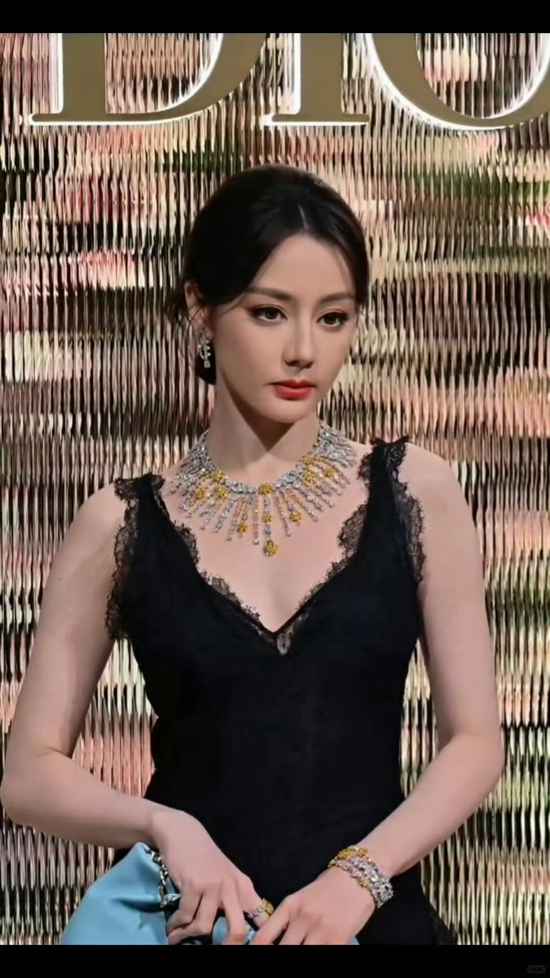 这次是真的要和嘉行告别了吧。工作室的办事效率明显比以前高了不少，一切都在慢慢往好