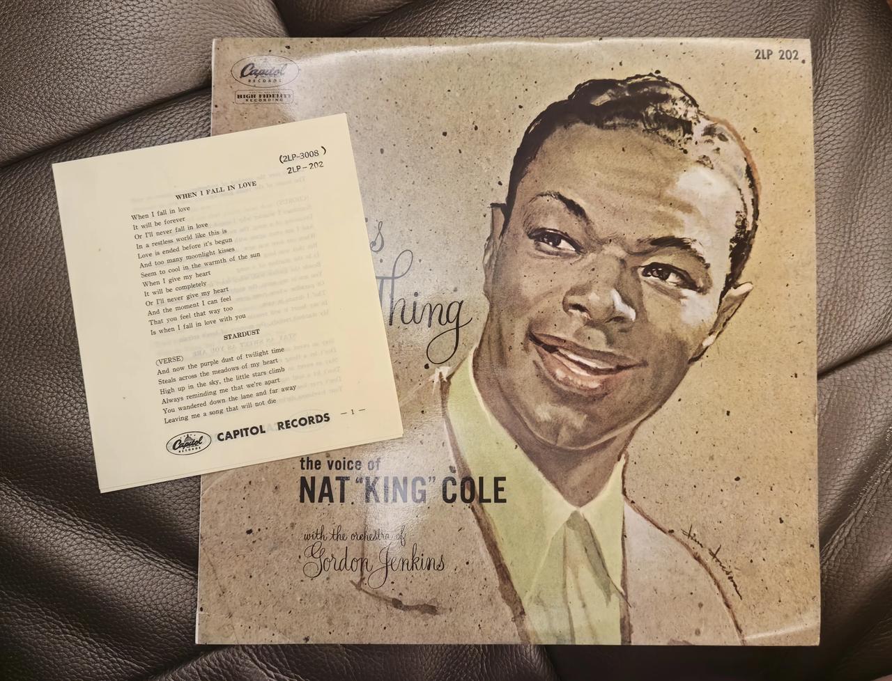 有那么几首歌，是Nat King Cole，纳金高，唱得至为经典的，比如When