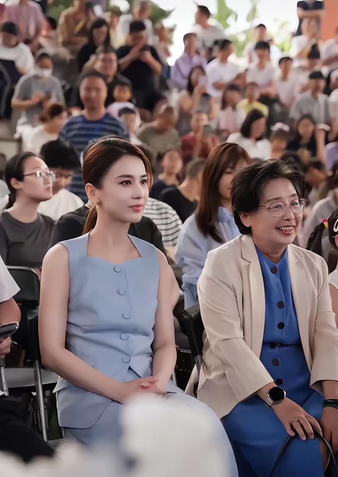黄圣依这是吃了回春散吗 这里就是离了个婚呀，怎么人还变得这么漂亮了呀 ！
感觉现