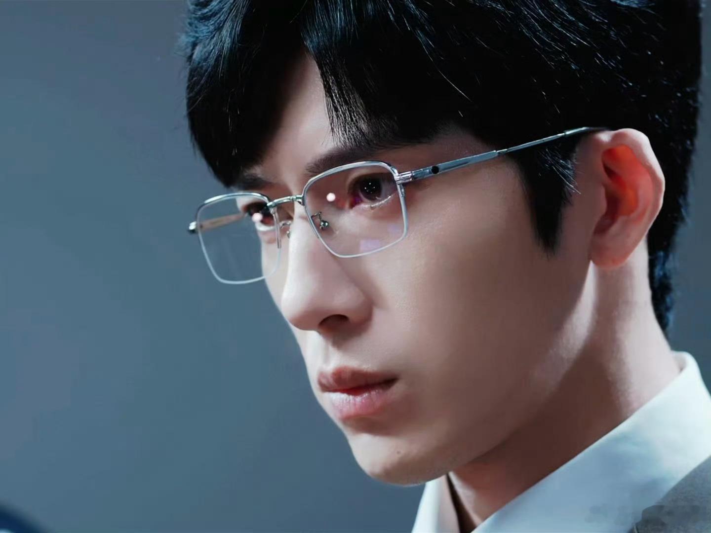 井柏然九十年代最有腔调的男人 终于等到井柏然的正剧新作！欧阳煦兼具颜值与风骨，复
