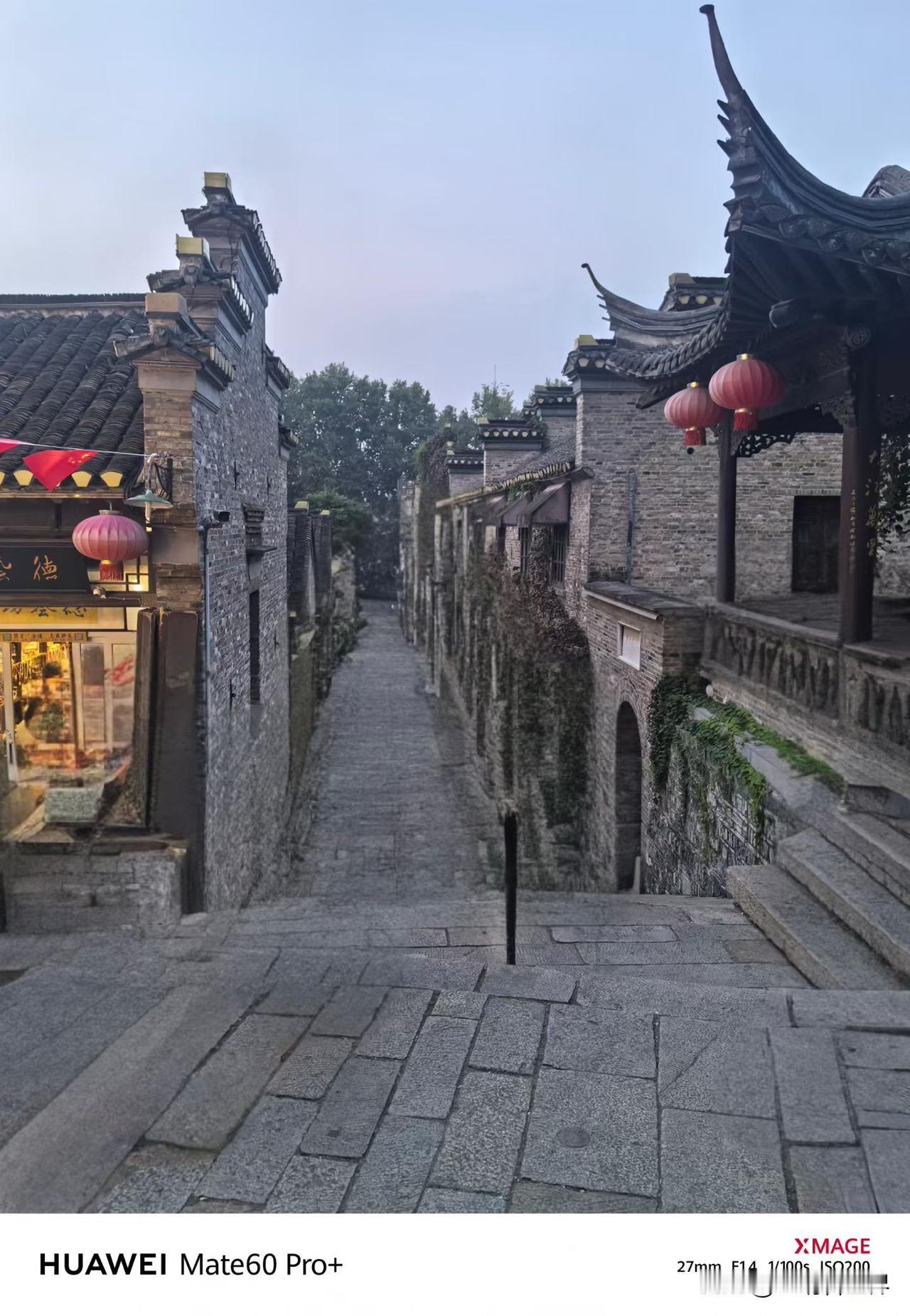 现在大家都在议论人工智能的未来及可替代的行业。比如智能驾驶可以代替司机、快递员。