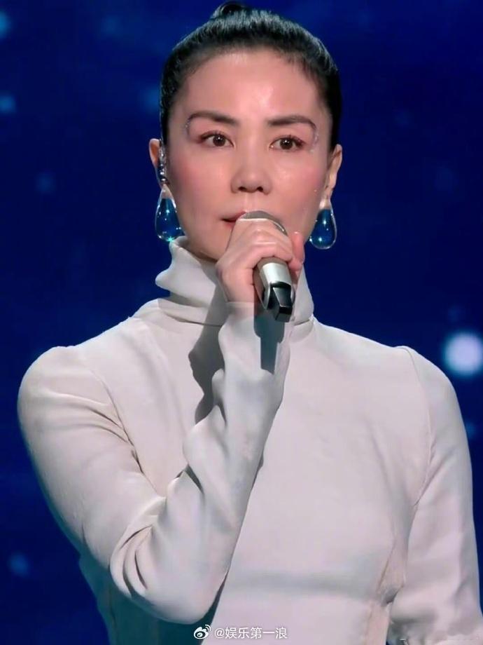 王菲没有特别想做巡演邱黎宽回应帮王菲举办演唱会 据台媒，王菲前经纪人兼好友邱黎宽