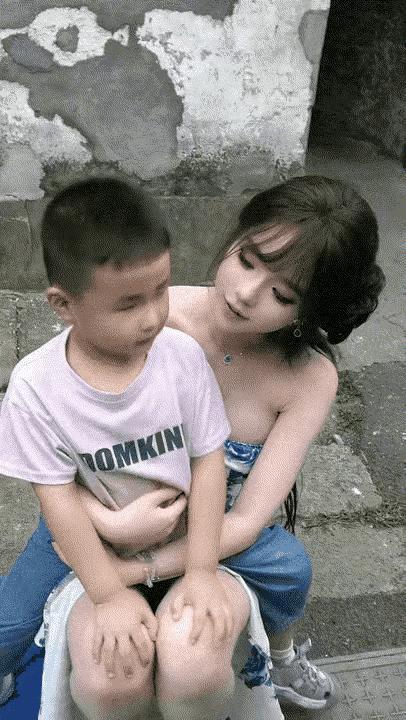 沾了一嘴的粉[我想静静]