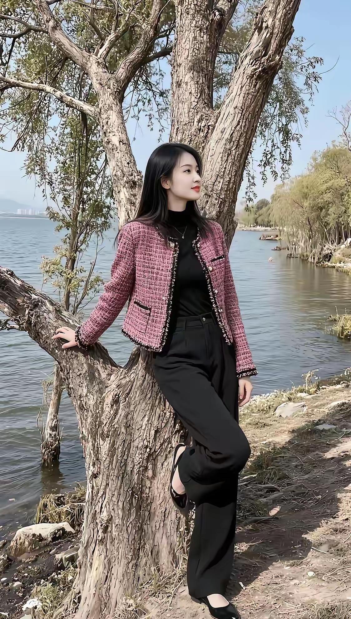 哎呀，绩效发下来了，比去年少了很多，心里一下子凉了半截。一年的忙碌、加班、早起晚