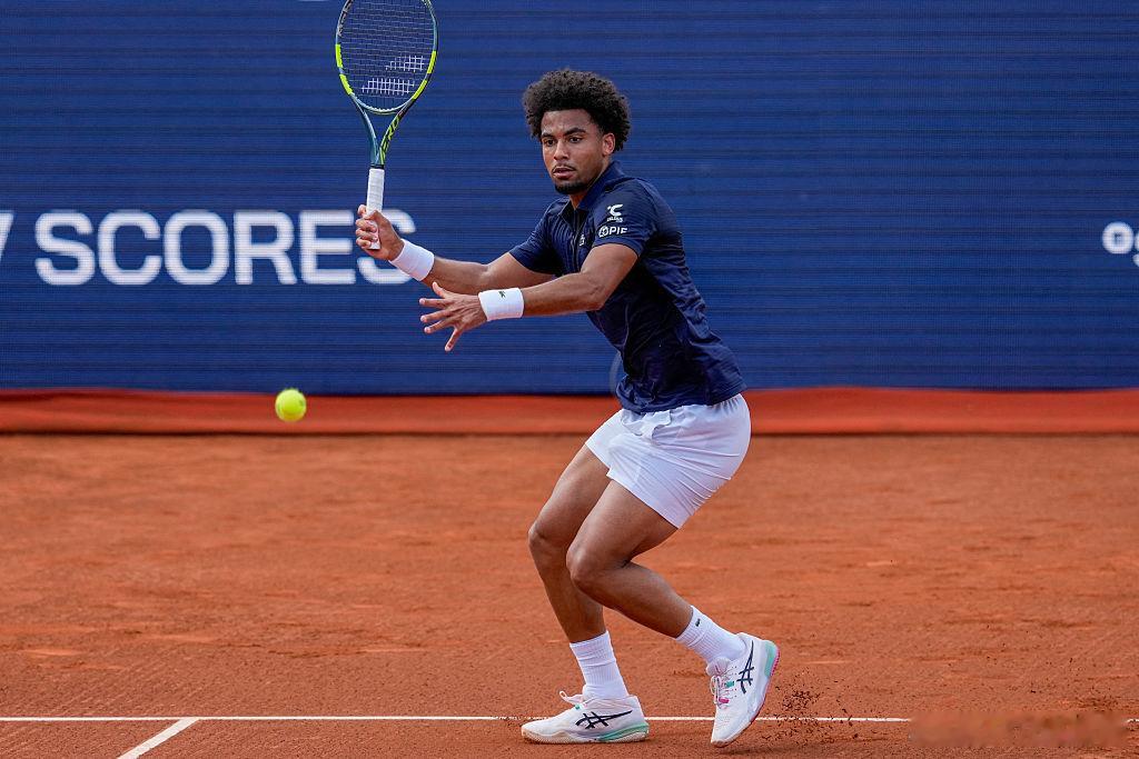 菲斯先下一盘！ATP500 巴塞罗那公开赛决赛，菲斯以6-2赢下首盘，大比分1-