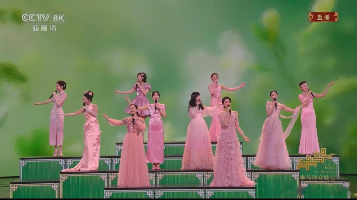 想学张钧甯春晚妆容 张钧甯的那种温婉大气的样子真是深深刻入脑海中了，这妆容也太美