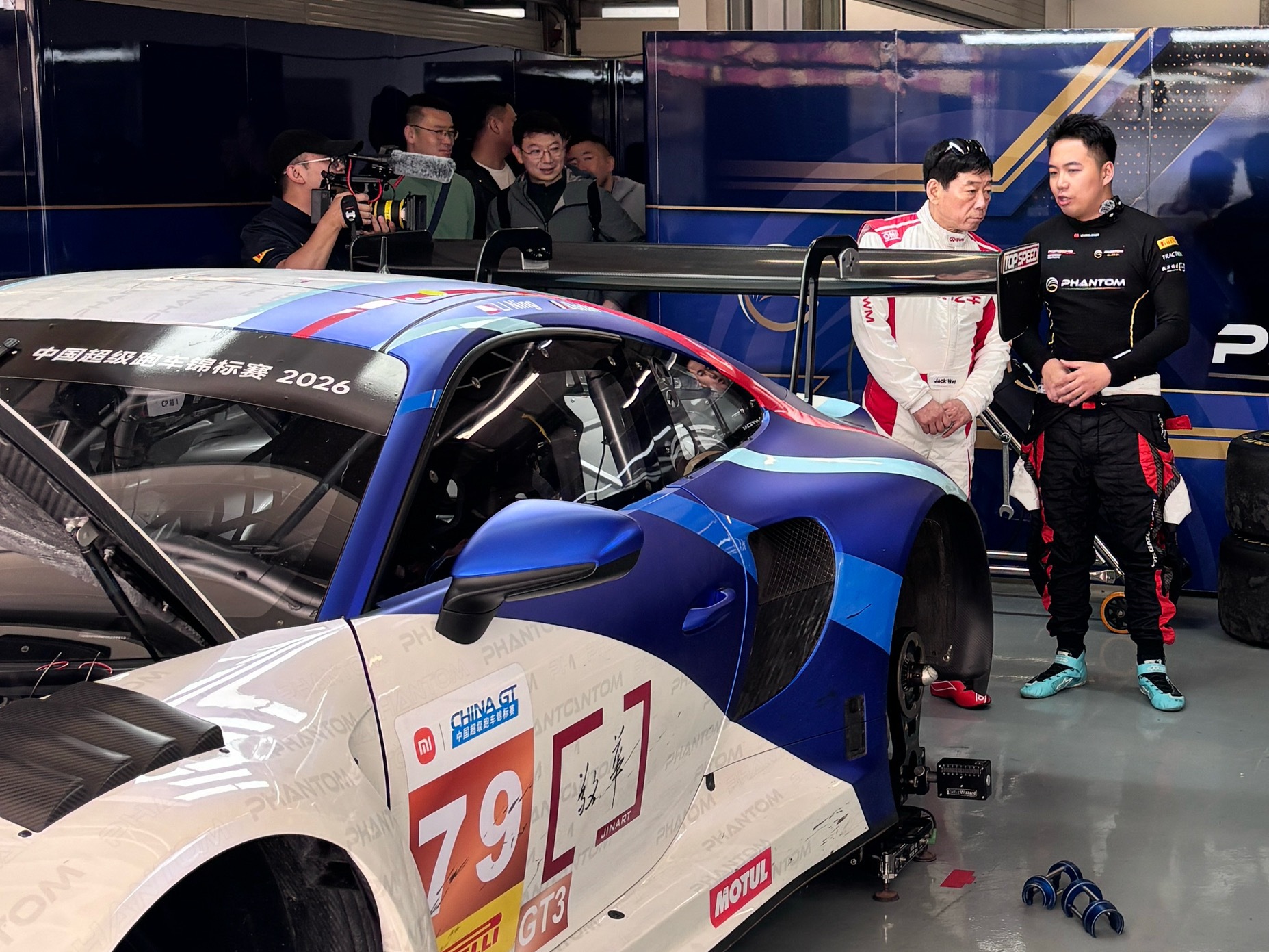 继F1之后，魏总再次现身China GT现场，了解并体验了专业赛车。看起来，长城