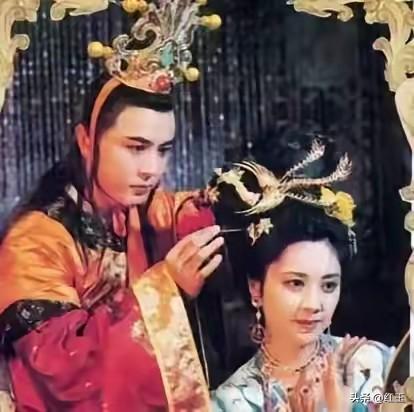 弄了个公众号，发一些原来的作品。新号，也没几个粉丝，阅读量陆陆续续见长。

也不