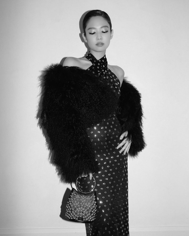 Jennie ins更新🖤 ​​​