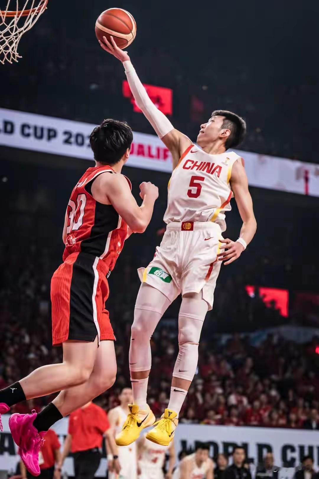 中国男篮客场87:80逆转日本获世预赛首胜，真不容易！

评：此前中国u23足球