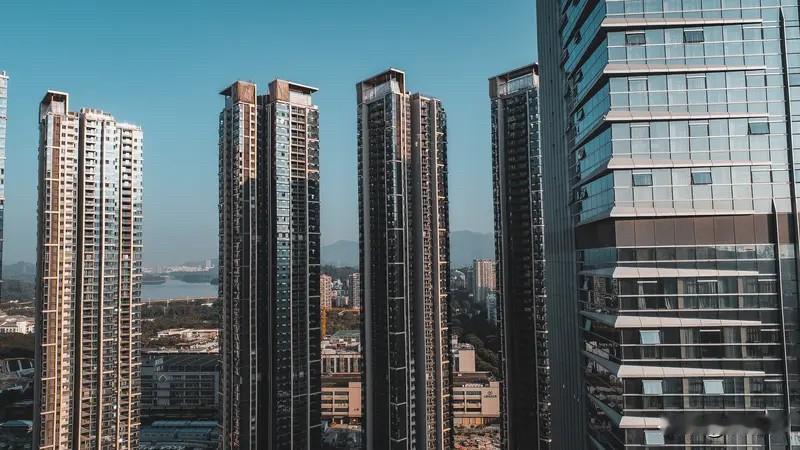 上半年的深圳楼市，是一个结构化行情，不能用简单的“好”或“坏”来形容。

下半年