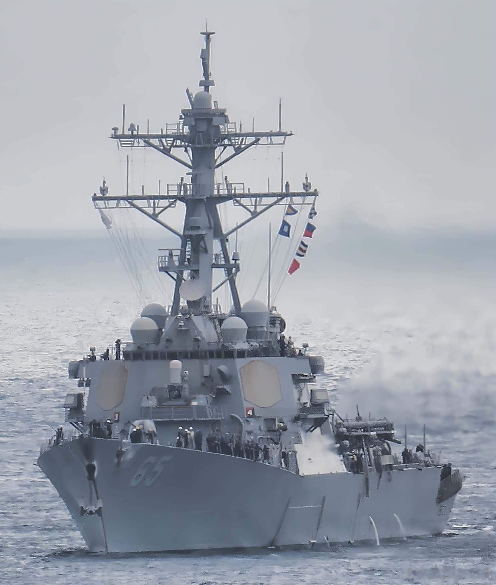 美媒，阿利·伯克级导弹驱逐舰本福德号（DDG-65）于7月24日在与乔治·华盛顿