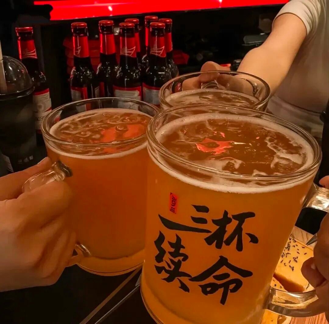 分开那年太仓促了 我欠你一句话 朋友问我是不是有恋丑癖 你的侧脸我难以忘记 是因