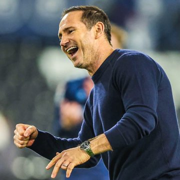 弗兰克·兰帕德执教的考文垂城目前在英冠联赛中领先第二名9分！他们正在为晋级英超联