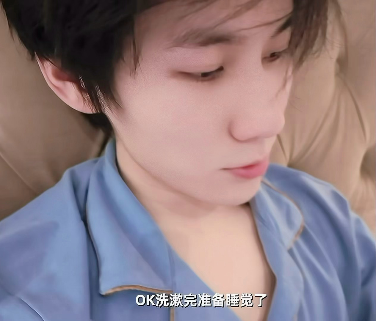 哎呀叽里咕噜说啥呢好可爱好好看好想亲 