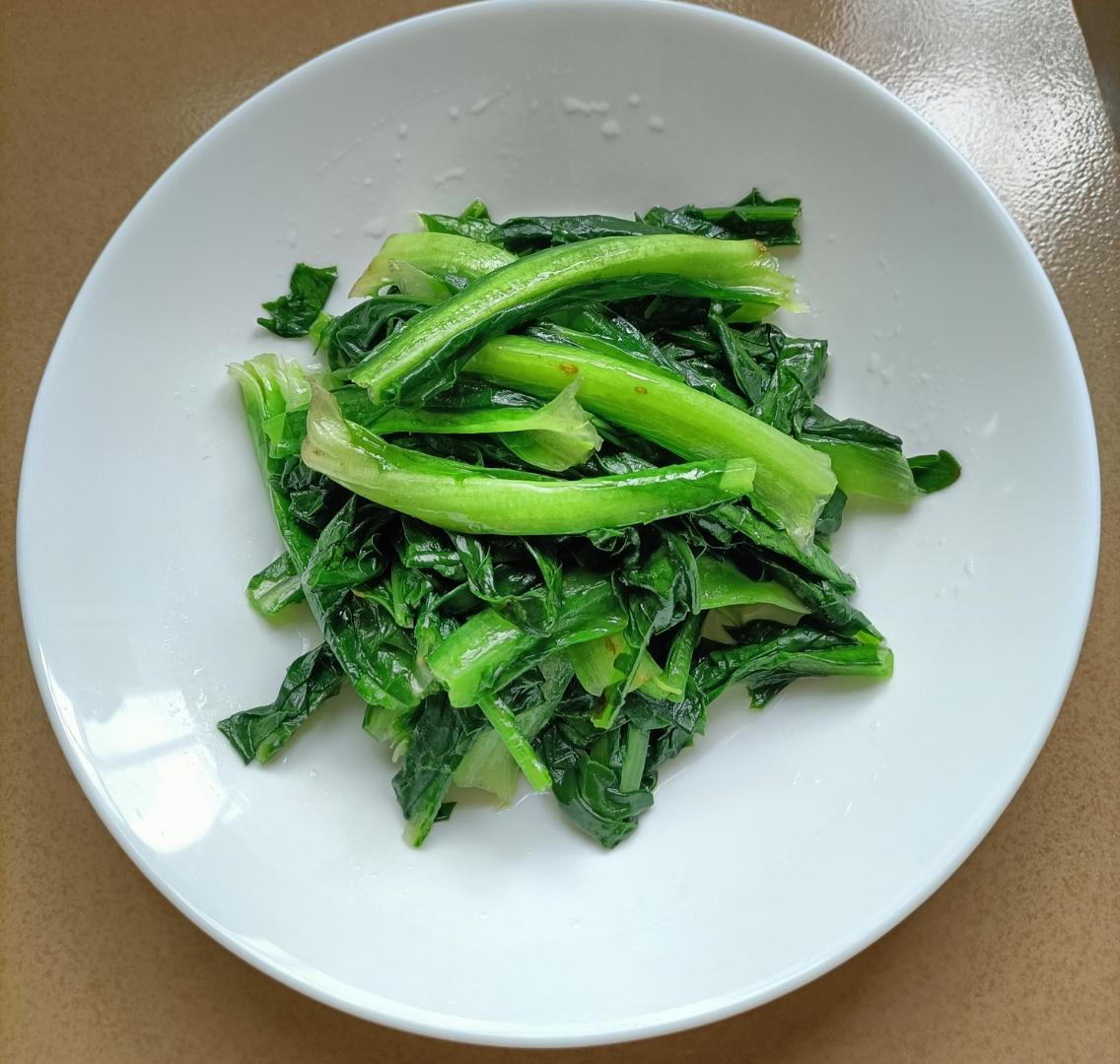 境遇不同，心境便异。成功时的青菜是养生，失败时的青菜却成寒酸。
生活本身是中性的