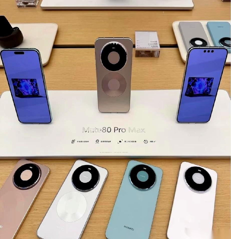 我跟你讲个事儿，你别觉得魔幻。
华为，可能真的，在手机里……
塞了个电风扇。
对