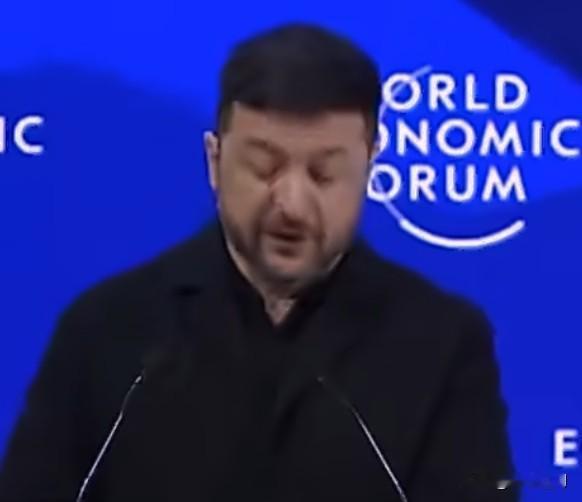 泽连斯基在达沃斯论坛上24分钟发言完整视频和主要内容：

🔵就在去年，也是在达