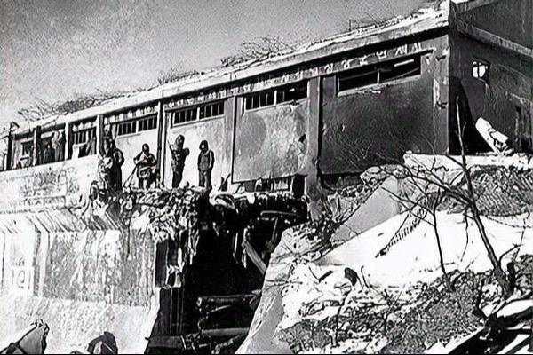 老狼原创，他们没有名字、他们功高无上、美国解密档案；一支二十多人的志愿军队伍；在长津湖美军过水门桥突围时打死美军中校一名，和多名美军；这个应该得特等功臣，但他们全部牺牲了，甚至名字都没有留下来，全当失踪人员了。敬礼！国之功臣水门桥谁是最可爱的人