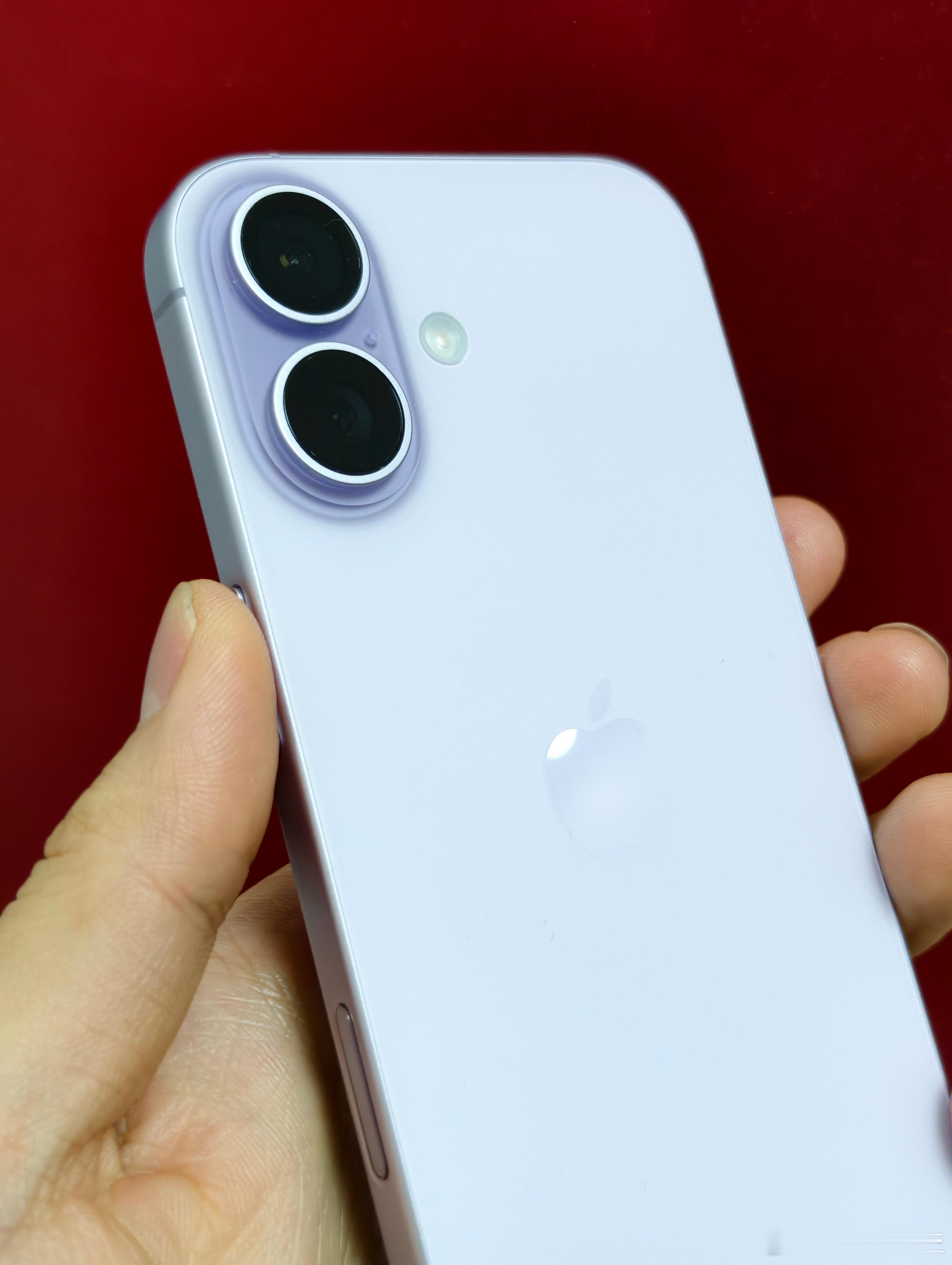 iPhone 17标准版用到现在，我的感受是物有所值。如果之前没用过高刷的iPh