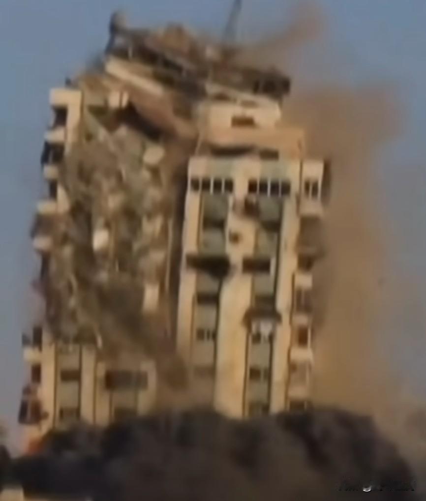 今天，以色列摧毁了加沙地带最高的住宅楼之一——梅卡大楼。

内塔尼亚胡在会见特朗