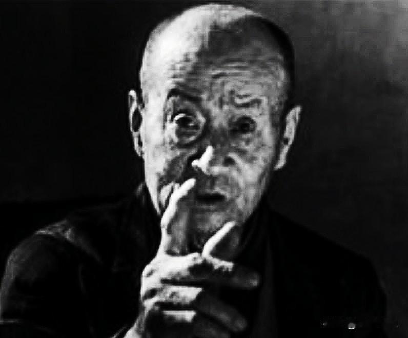 王福，男，现年89岁，阳曲县黄寨镇中社村人。王福小时给地主放羊，1940年参加儿