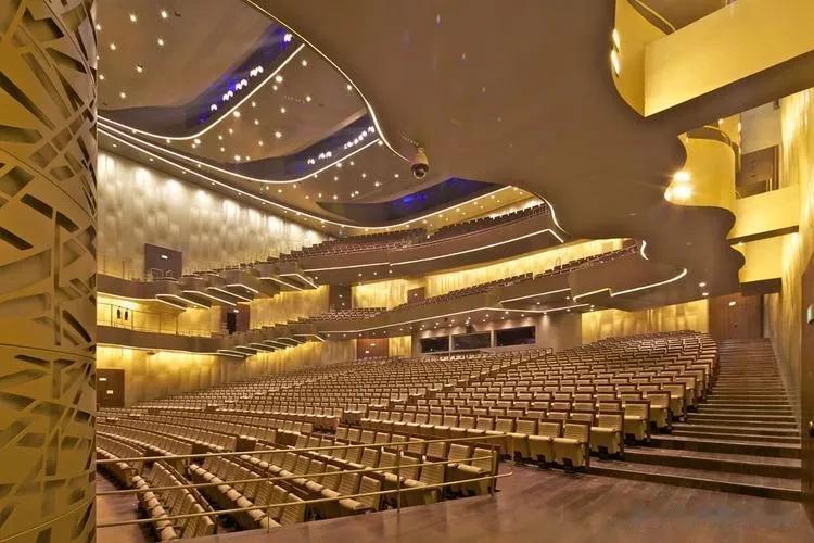 #文化剧场为何频频落户山东# 
近年来，山东省在推动艺术创作、发展文化产业、推动