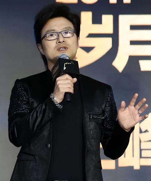 乐坛老炮汪峰再度成功立住自身人设，向来直爽敢言、处事通透。抛开过往热议话题，他专