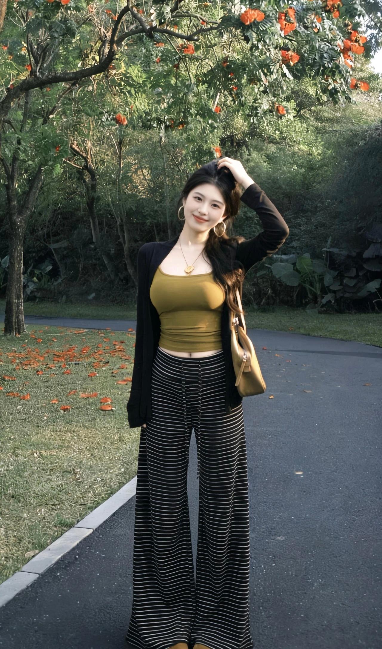 户外拍照小动作，学这几个，上镜出片，自然漂亮又显身材