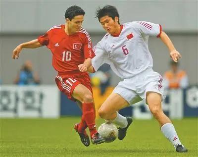 燃情出征！
2月3日，人民日报对话国足新任主帅邵佳一，其明确执教核心目标为冲击世