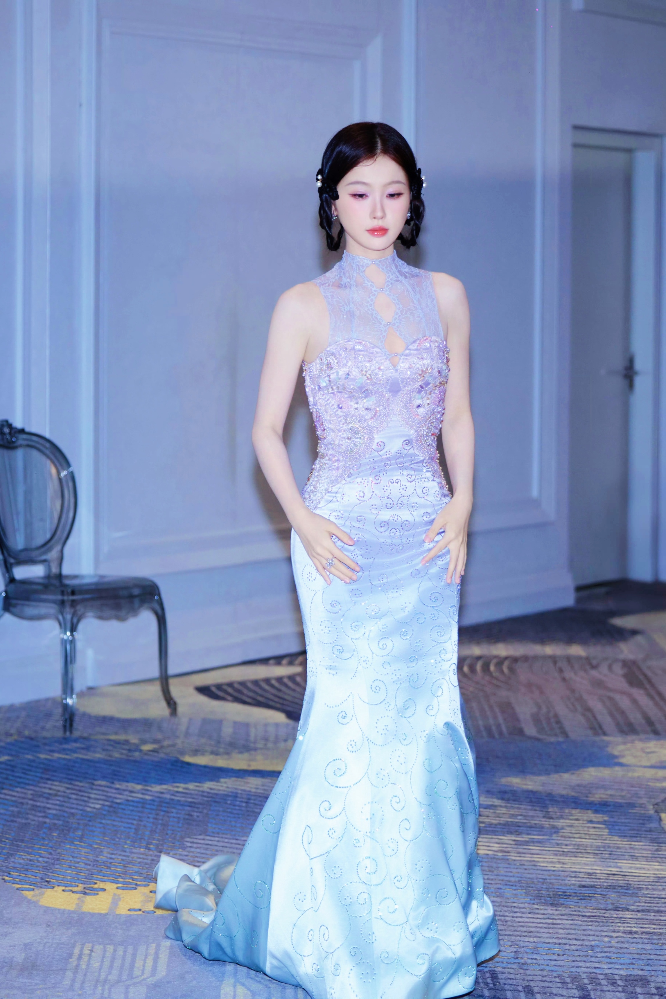 虞书欣紫色新中式造型 好美吧欣欣！清冷又有韵味的感觉