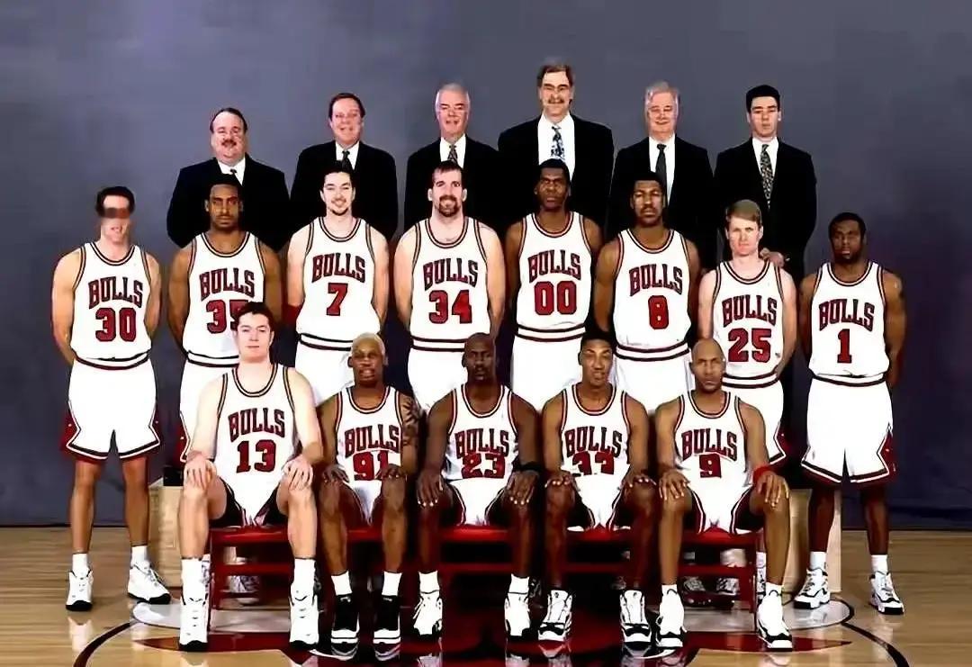 别再把乔丹当唯一的神供着了。
 
公牛那六个冠军，真不是他一个人扛下来的。
 